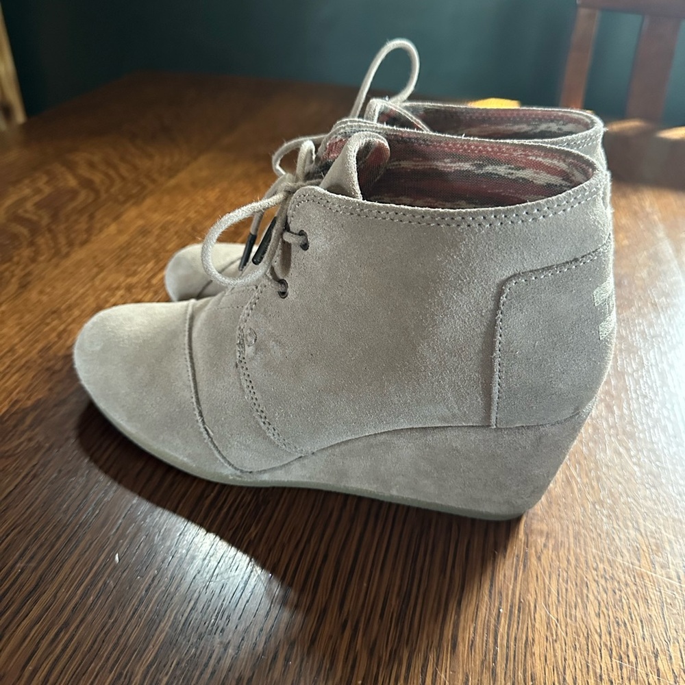 Women's TOMS Suede Wedge Ankle Boots -Beige - Picture 6 of 7